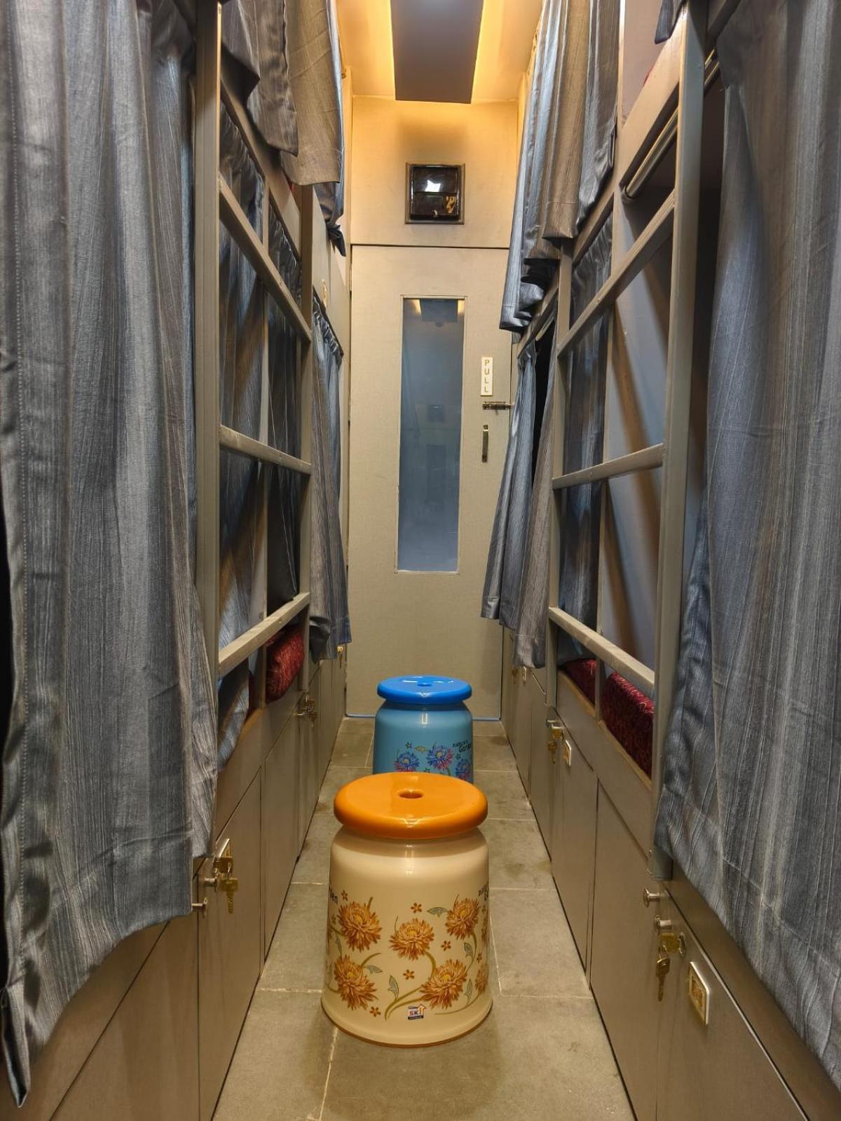 Rest Inn Hostel Dormitory Bombay Esterno foto